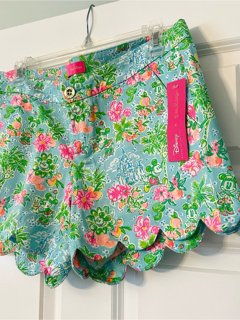 NWT Lilly Pulitzer x Disney Parks Buttercup Shorts | Lilly Loves Disney print - Picture 2 of 2